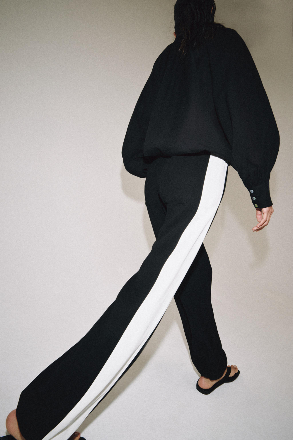 БРЮКИ-ДЖОГГЕРЫ С ПОЛОСАМИ ПО БОКАМ — ZW COLLECTION — ZARA