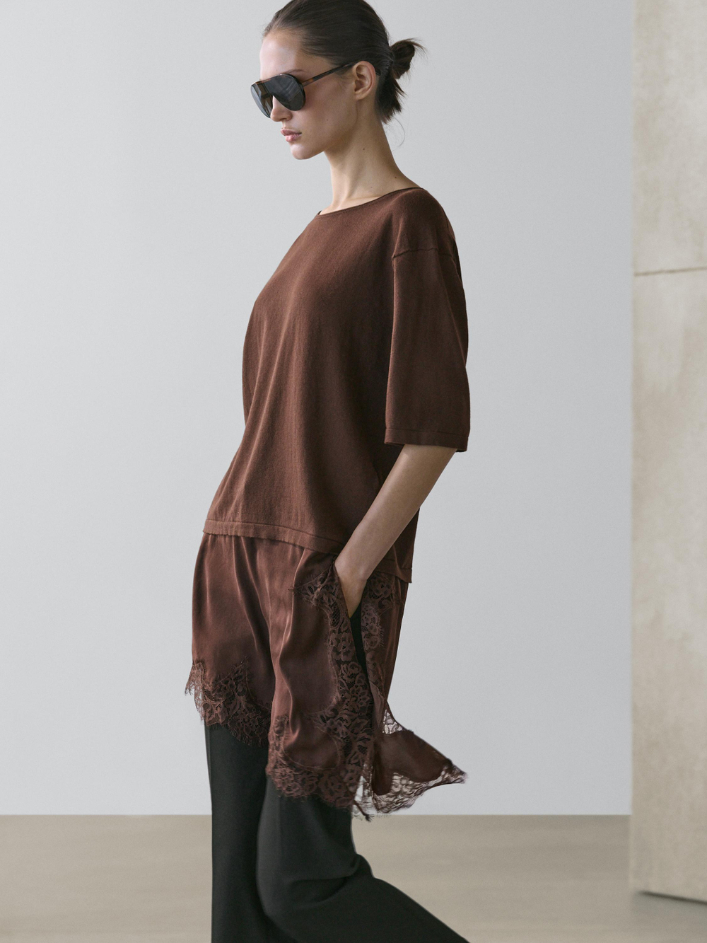 Massimo Dutti Платье с контрастной отделкой кружевом, коричневый