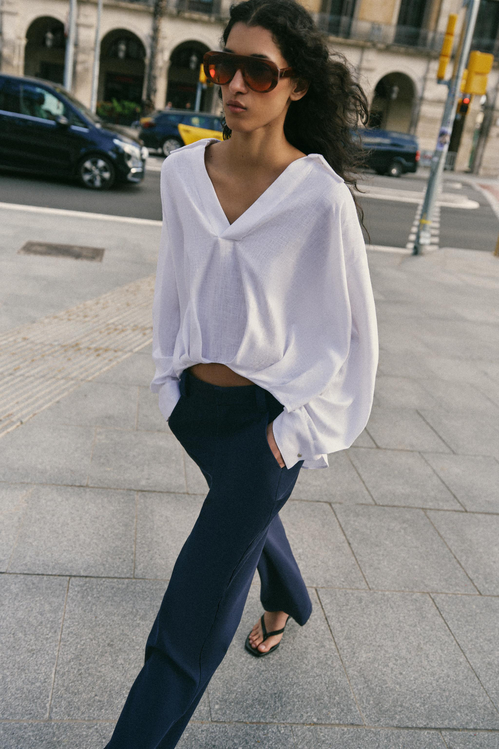 ZARA РУБАШКА ИЗ СМЕСОВОГО ЛЬНА С ОБЪЕМНЫМ НИЗОМ, БЕЛЫЙ