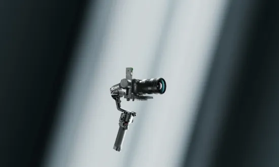 DJI официально анонсировала стабилизатор RS 5 — лёгкое и мощное решение для коммерческой видеосъёмки нового уровня.