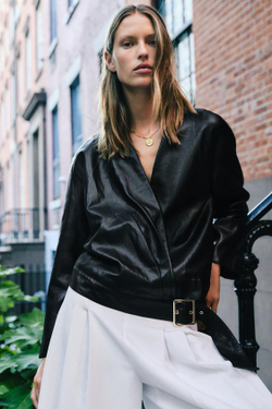 ZARA ЖАКЕТ НА ЗАПАХ С ЭФФЕКТОМ КОЖИ, ЧЕРНЫЙ