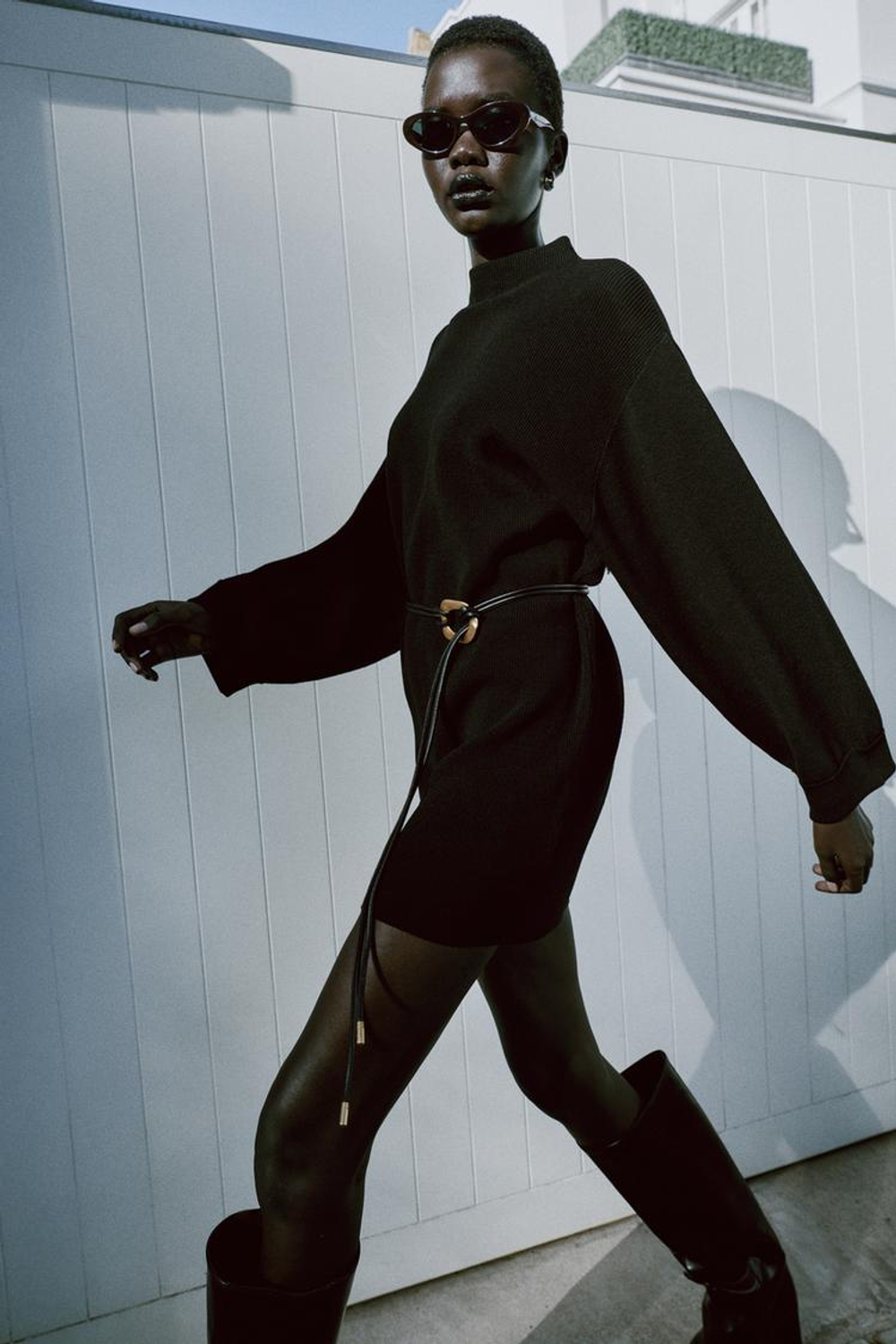 ZARA КОРОТКОЕ ТРИКОТАЖНОЕ ПЛАТЬЕ С ПОЯСОМ, ЧЕРНЫЙ