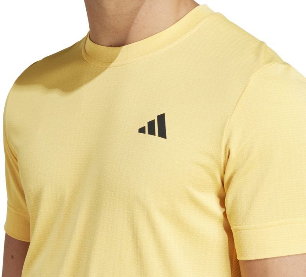 Мужская теннисная футболка Adidas Tennis Freelift T-Shirt - semi spark/semi spark