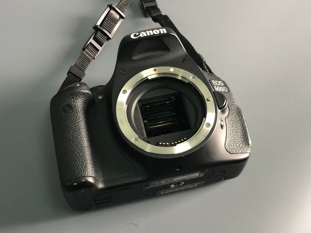 Canon 600D Kit 18-55mm IS 5.500 кадров