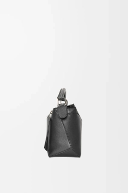 Loewe Маленькая сумка Puzzle Edge из классической телячьей кожи, черный
