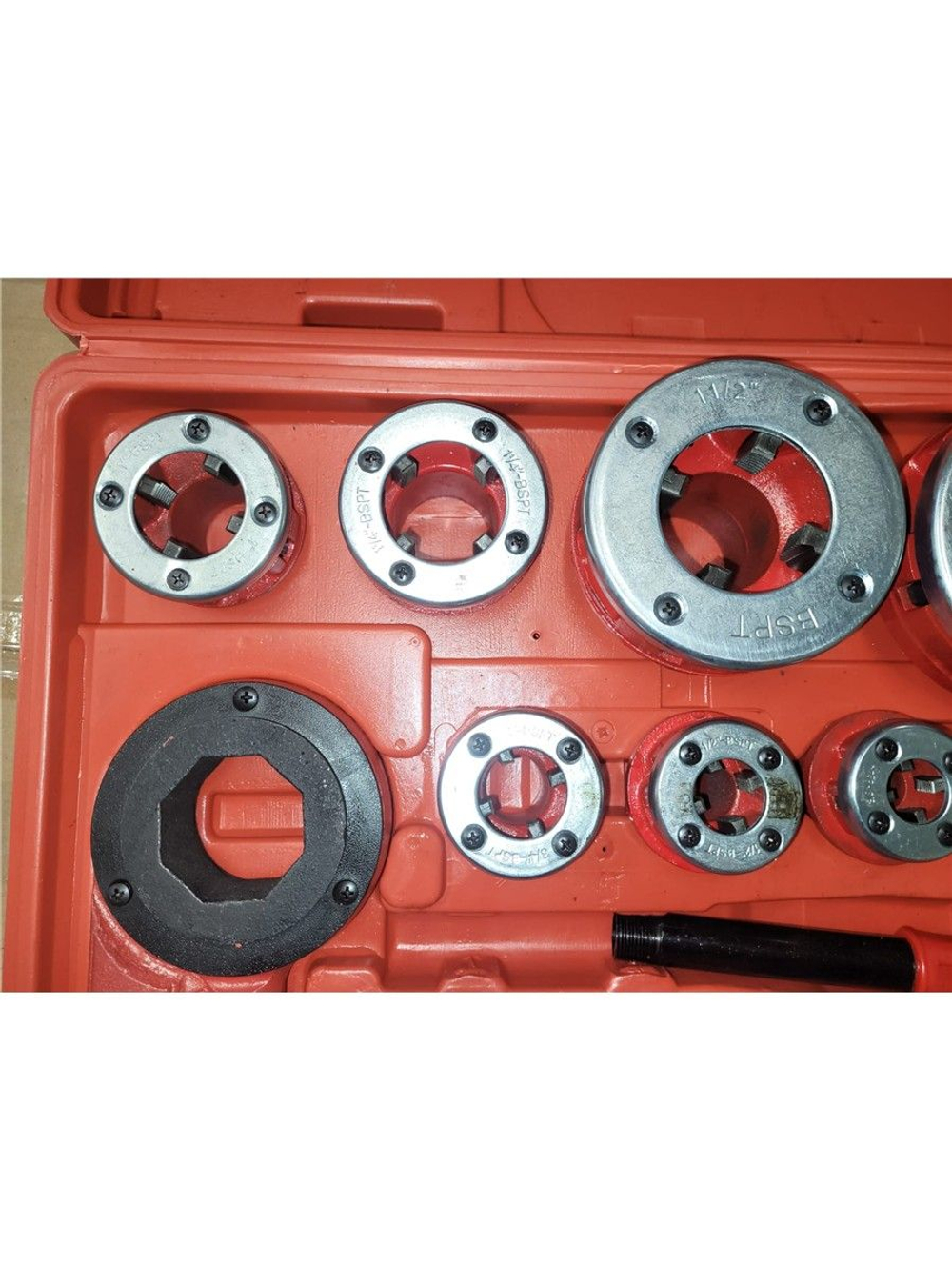 Клуппы трубные набор 6 клуппов трубных 1/2"-2" BSPT с трещоткой