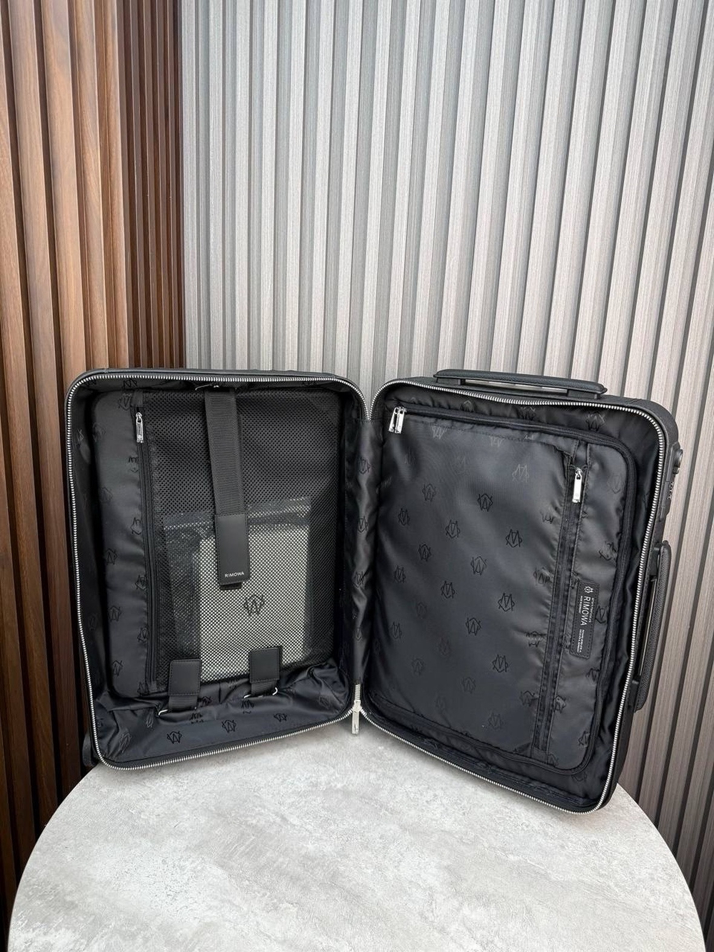 Дорожный чемодан Rimowa Distinct