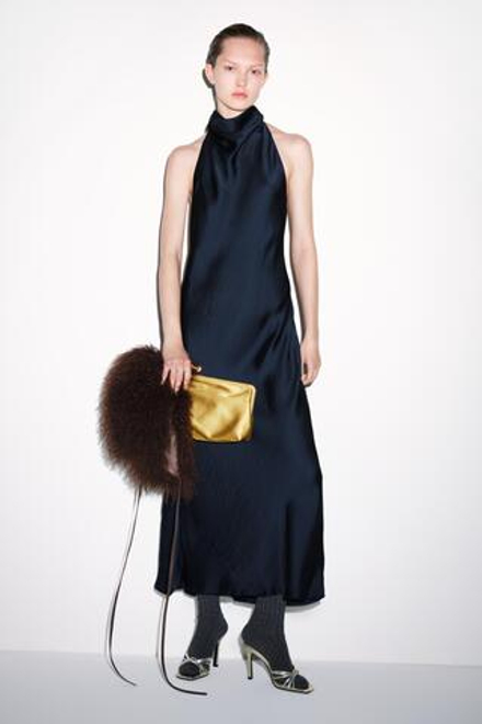 ZARA АТЛАСНОЕ ПЛАТЬЕ МИДИ С ГОРЛОВИНОЙ ХАЛТЕР — ZW COLLECTION, ТЕМНО-СИНИЙ