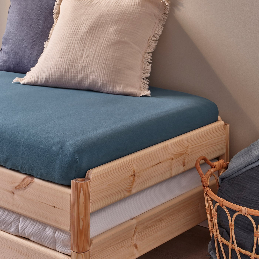 IKEA VÅRVIAL  (ИКЕА ВОРВИАЛ)  -  Простыня на резинке для кушетки - синяя 80x200 см