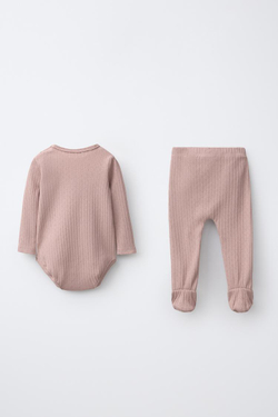 ZARA КОМПЛЕКТ ИЗ БОДИ И ПОЛЗУНКОВ В РУБЧИК, ЦВЕТ РОЗОВОГО МЕЛА