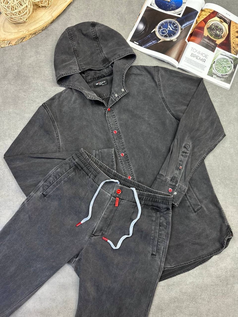Джинсовый костюм Kiton