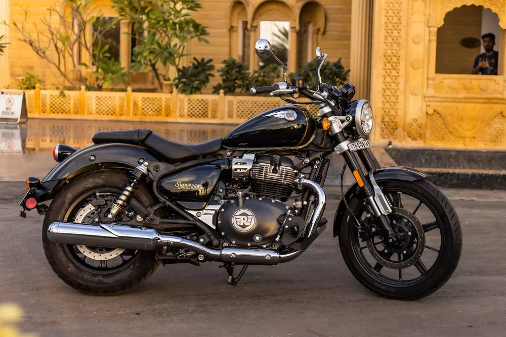 Royal Enfield Super Meteor 650 Interstellar Green (Mid)