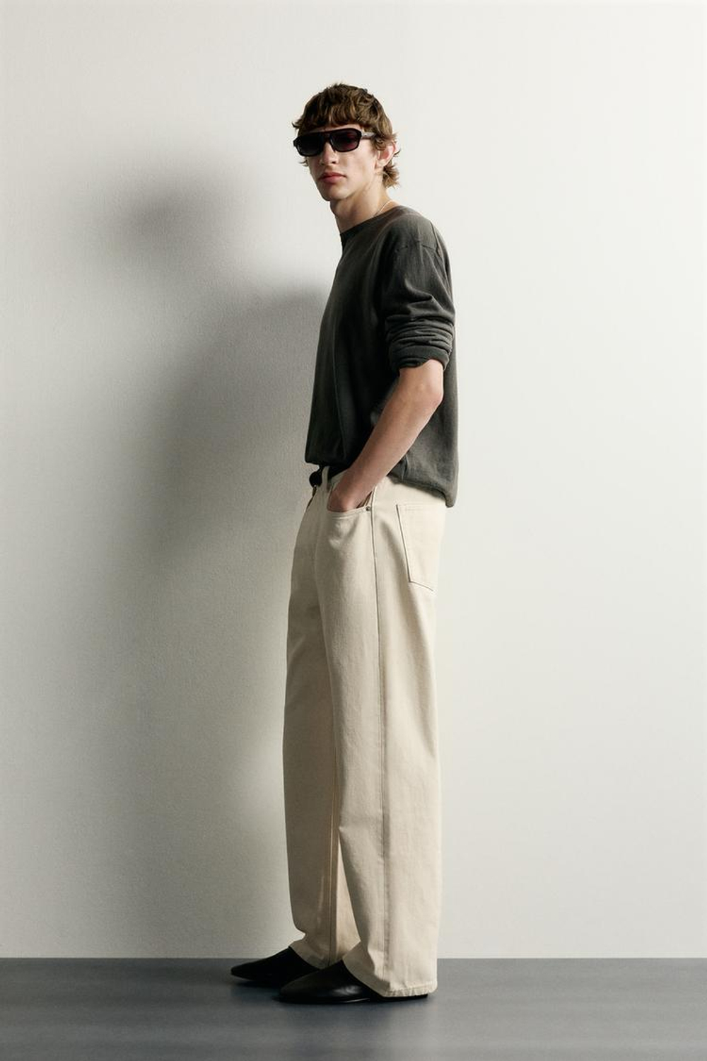 ZARA БРЮКИ LOOSE FIT СО ШВАМИ, ЖЕЛТОВАТО-БЕЛЫЙ