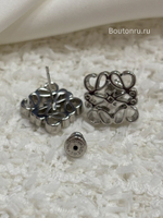 Серьги гвоздики Лоэв. серебристые логотип