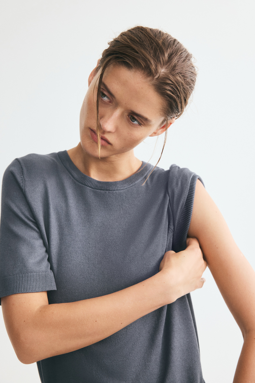 Топ тонкой вязки из вискозы с короткими рукавами - H&M