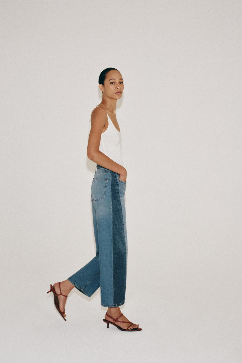 ZARA ДЖИНСЫ ANKLE RELAXED СО СРЕДНЕЙ ПОСАДКОЙ И ПЭЧВОРКОМ — ZW COLLECTION, СИНИЙ