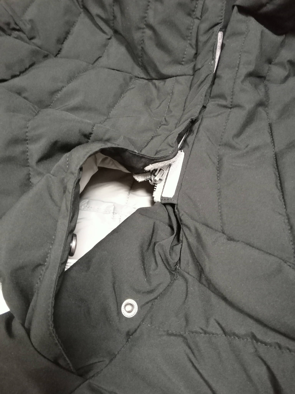Куртка Rainwear женская черного цвета. Капюшон,молния,липучки,кнопки.Размер 48 русский