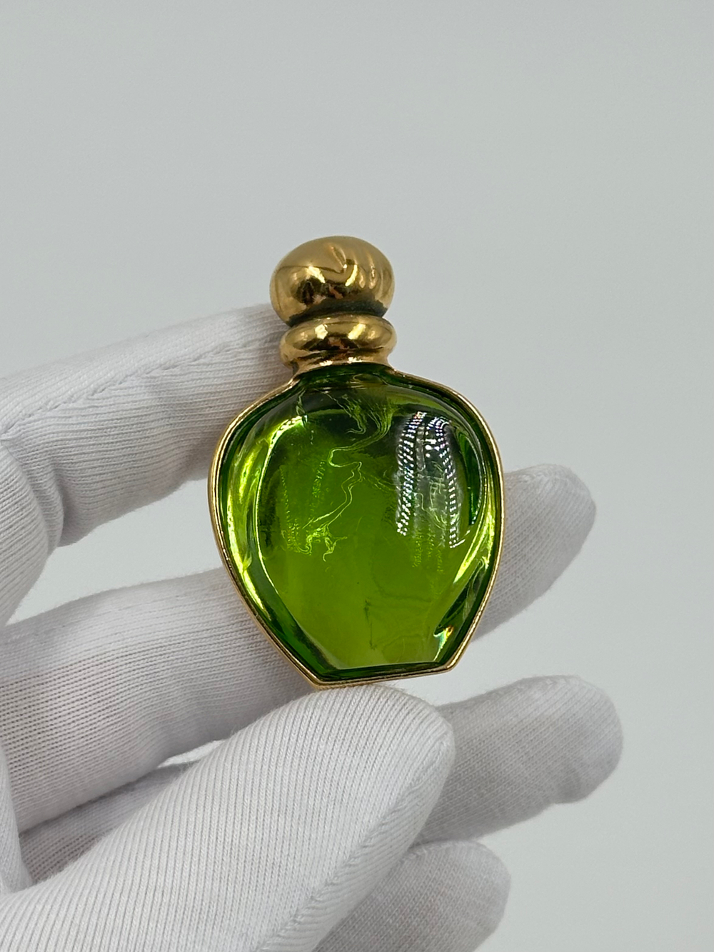 Брошь в виде флакона духов Tendre Poison Christian Dior