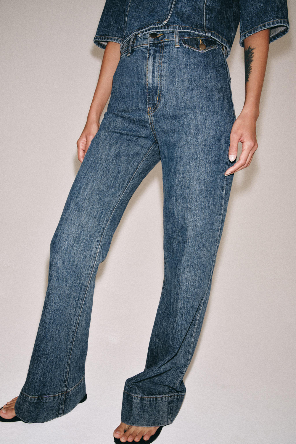 ДЖИНСЫ FLARE С ВЫСОКОЙ ПОСАДКОЙ — ZW COLLECTION — ZARA