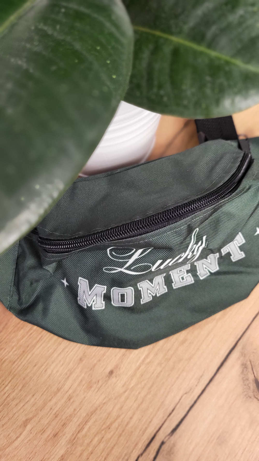 Сумка поясная Lucky Moment, 32х8х15 см, отд на молнии, цвет зелёный