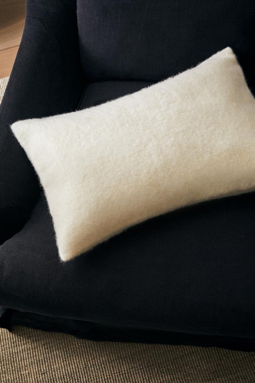 ZARA HOME ОДНОТОННЫЙ ЧЕХОЛ НА ПОДУШКУ, ЖЕЛТОВАТО-БЕЛЫЙ