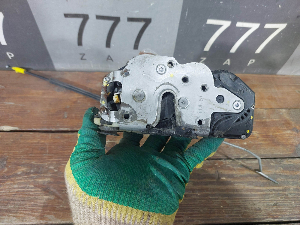 Замок двери задней левой 6 pin Chevrolet Cruze Б/У Оригинал 3023881LH4
