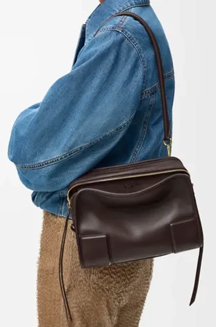 Loewe Маленькая сумка Amazona 180 из мягкой телячьей кожи, темно-каштановый