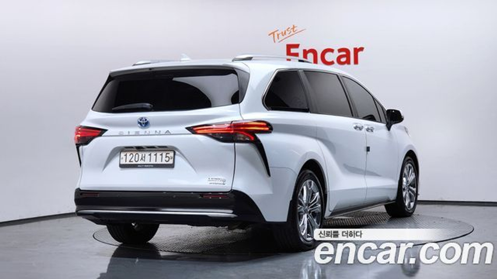 Toyota Sienna 2.5 Hybrid 2WD — 2022