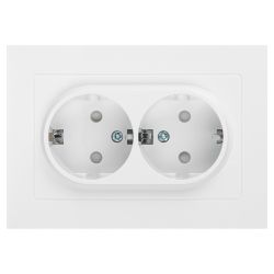 Розетка Intro Accent 6-208-01 двойная с заземлением 2X2P+E Schuko со шторками 16А-250В IP20 СУ AL/CU белый | Intro