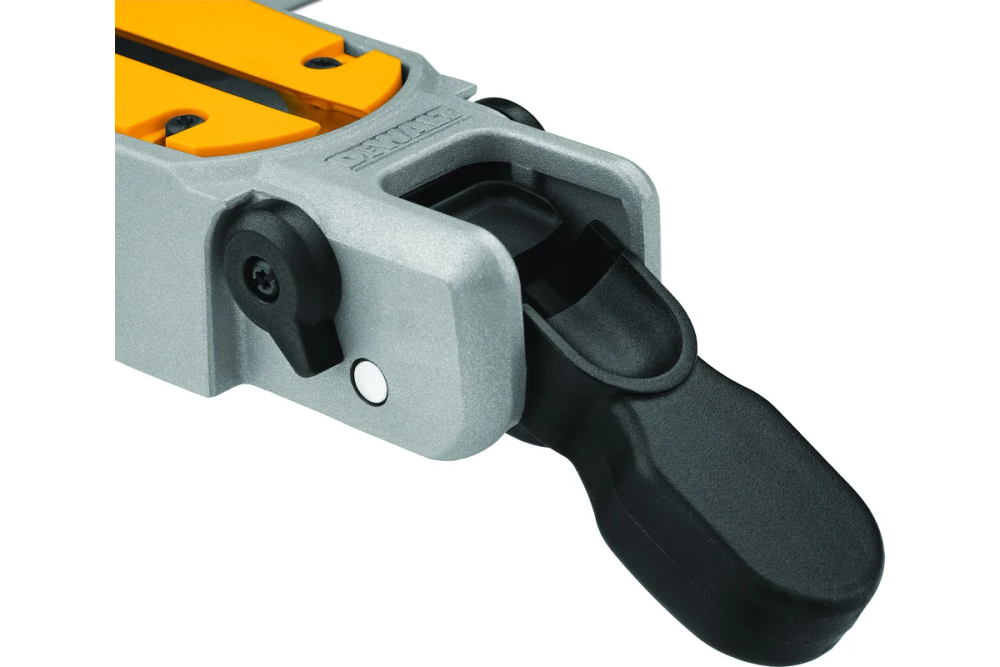 Торцовочная пила DeWalt DW717XPS