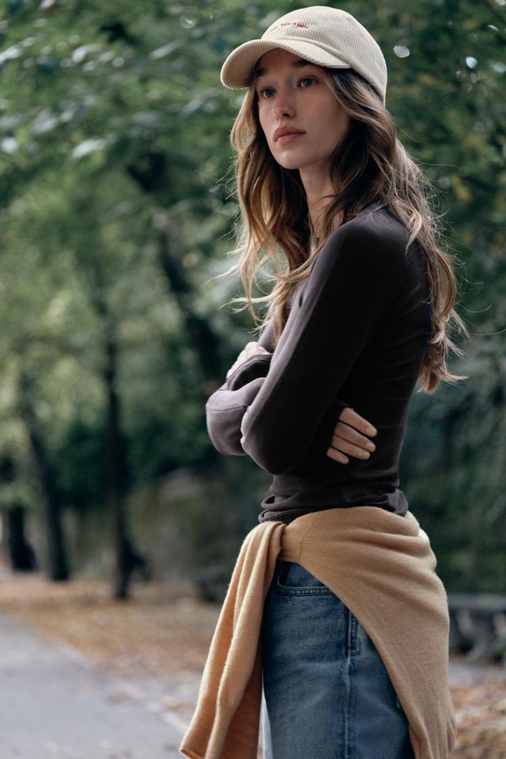 ZARA ФУТБОЛКА ИЗ ЛИОЦЕЛЛА С КРУГЛЫМ ВЫРЕЗОМ, ТЕМНО-БАКЛАЖАНОВЫЙ