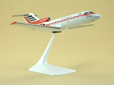 Модель самолета Як-40 (М1:72, Cubana)