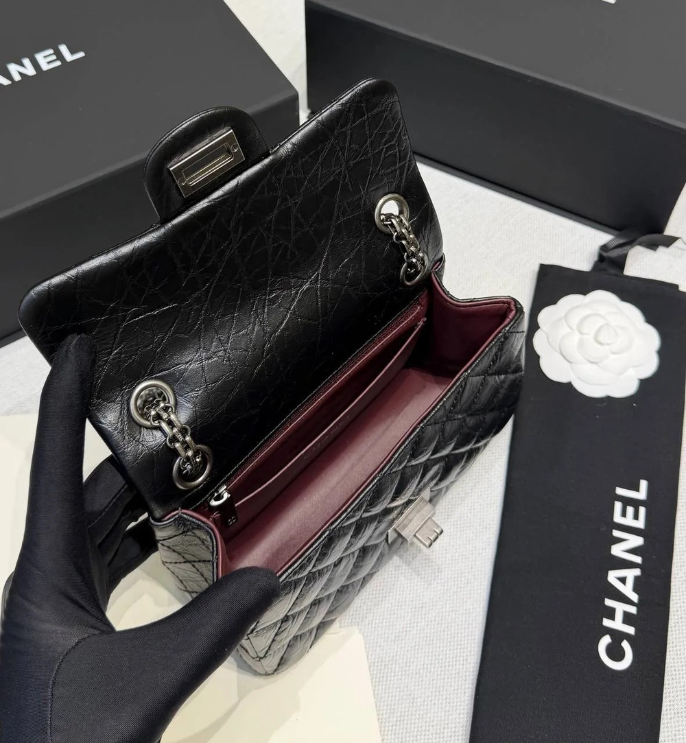 Сумка Chanel 2.55 Reissue Small чёрная из состаренной кожи премиум класса