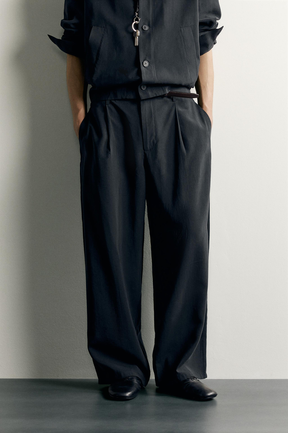 БРЮКИ RELAXED FIT СО СКЛАДКАМИ — ZARA · 0706/740