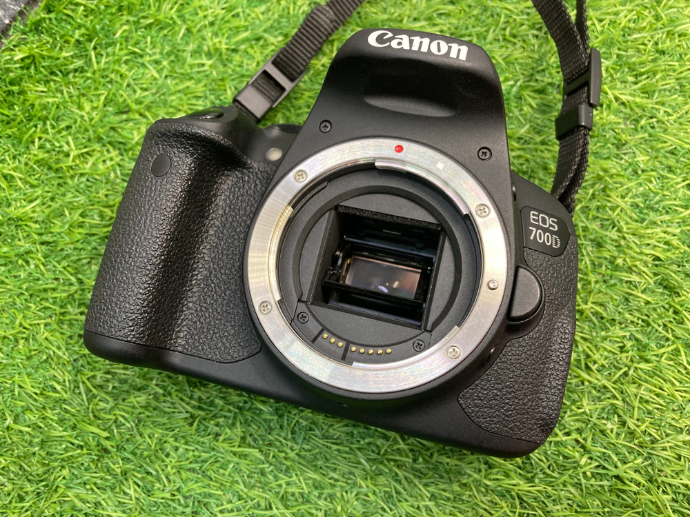 Canon EOS 700D kit 18-55mm IS STM 4.300 кадров