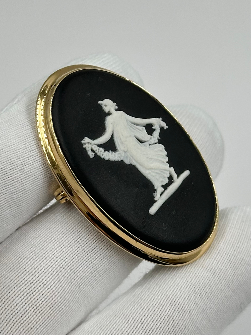 Брошь Wedgwood чёрная