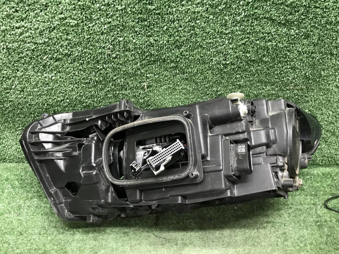 Битая Фара правая Mercedes A W177 (2018-2022) LED