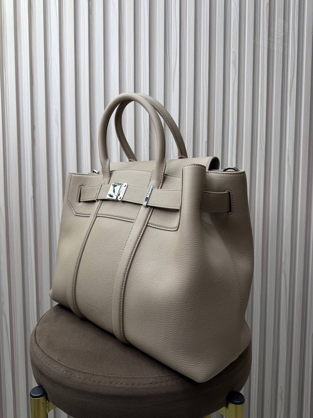 Деловая сумка через плечо Louis Vuitton Georges Tote MM