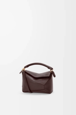 Loewe Мини-сумка Puzzle Edge из мягкой зернистой телячьей кожи, темно-каштановый
