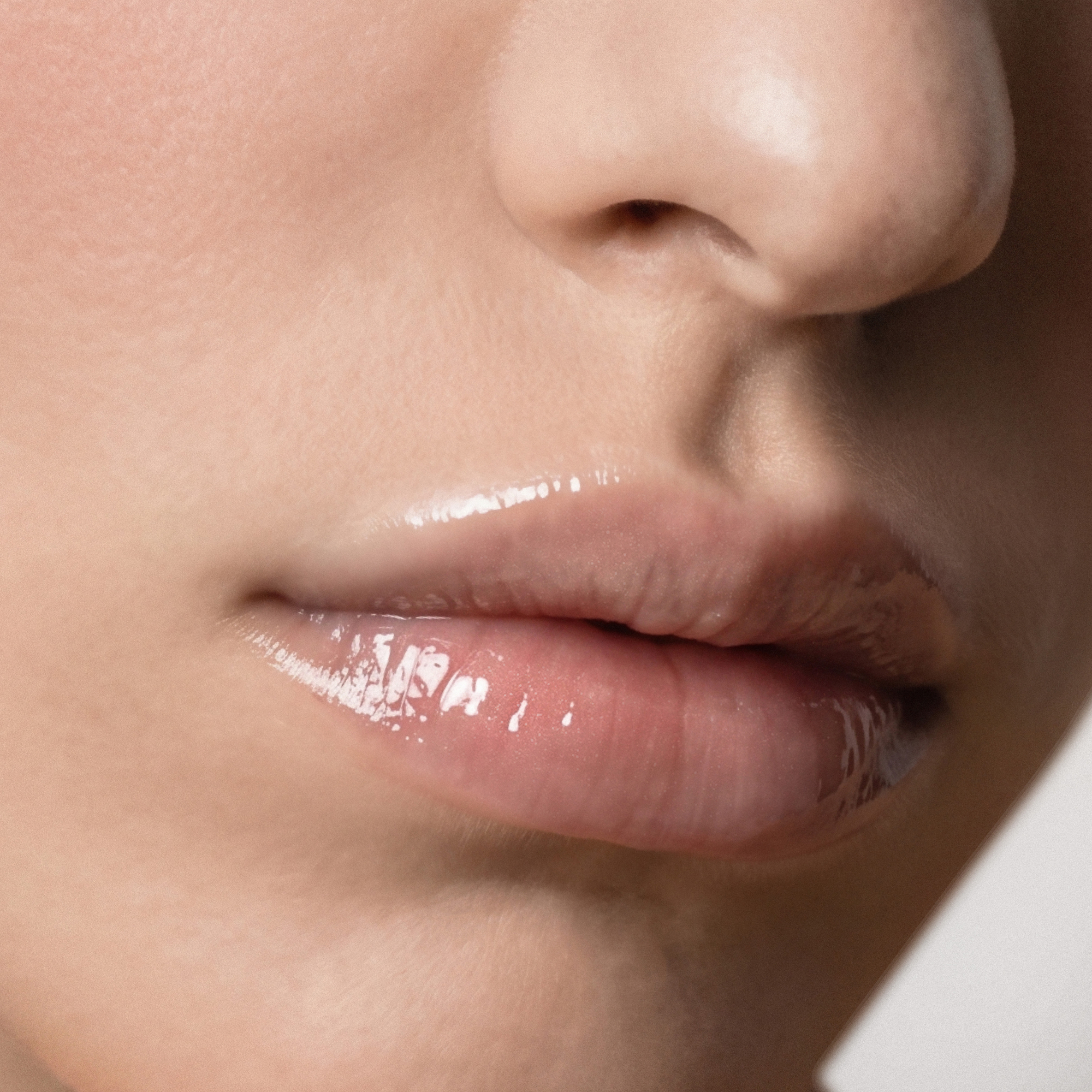 Блеск для губ LIP GLOSS BEDROOM STORY 4 мл