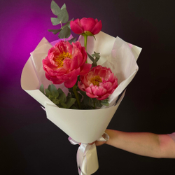 Flower bouquet of 3 peonies