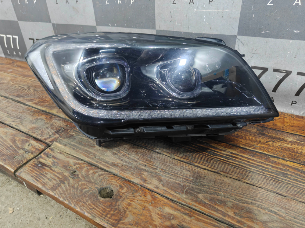 Фара правая LED Genesis G80 1 16-20 Б/У Оригинал 92104B1500