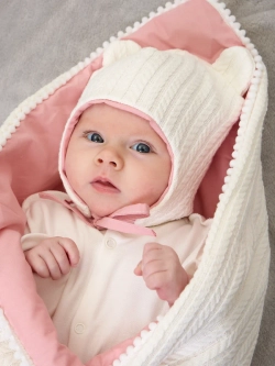Конверт для новорожденного с чепчиком