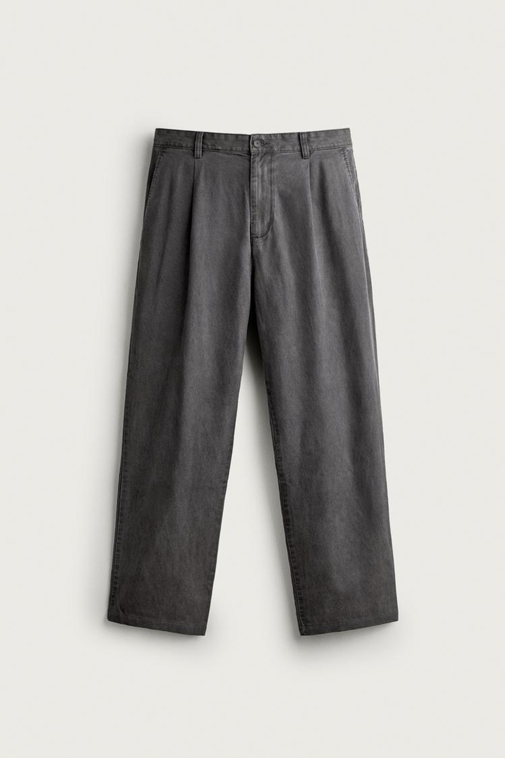 ZARA БРЮКИ ЧИНОС RELAXED FIT СО СКЛАДКАМИ, АНТРАЦИТОВО-СЕРЫЙ