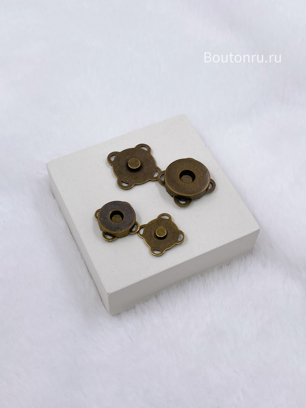 Кнопка магнитная бронзовая