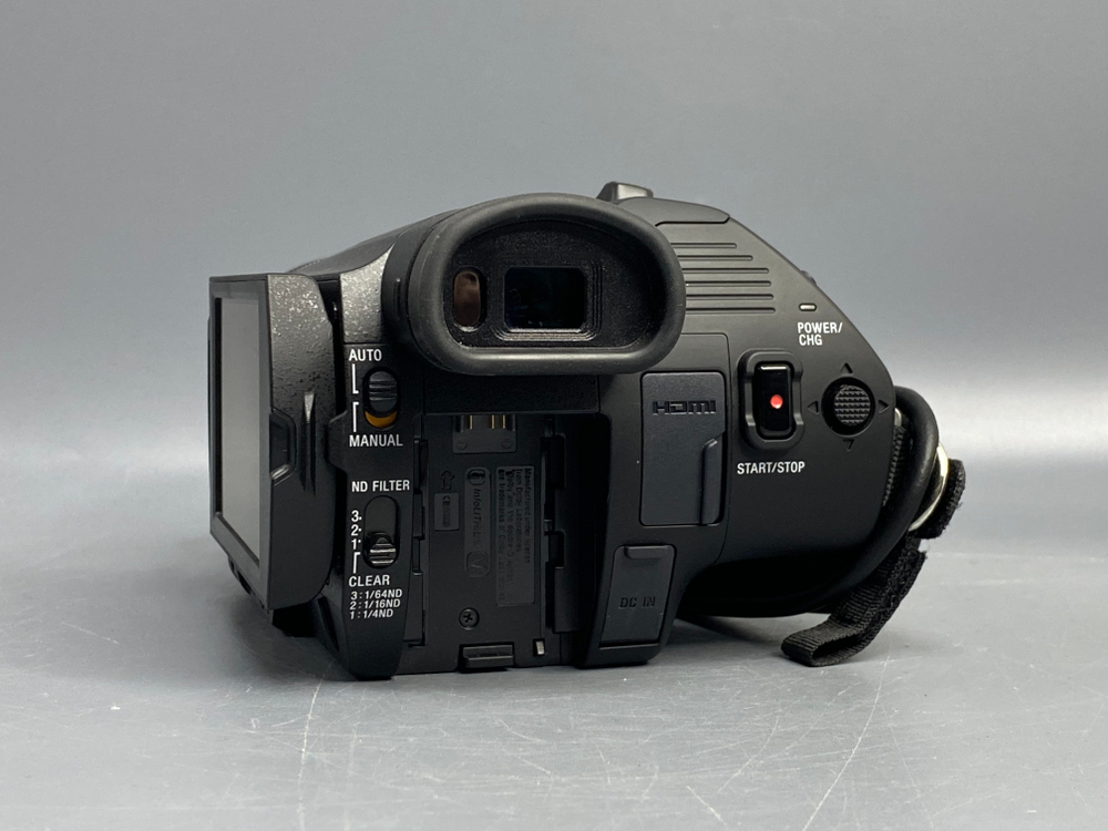 Sony FDR-AX700