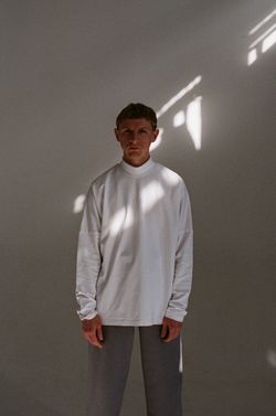 Лонгслив High Neck Logo Tofu белый