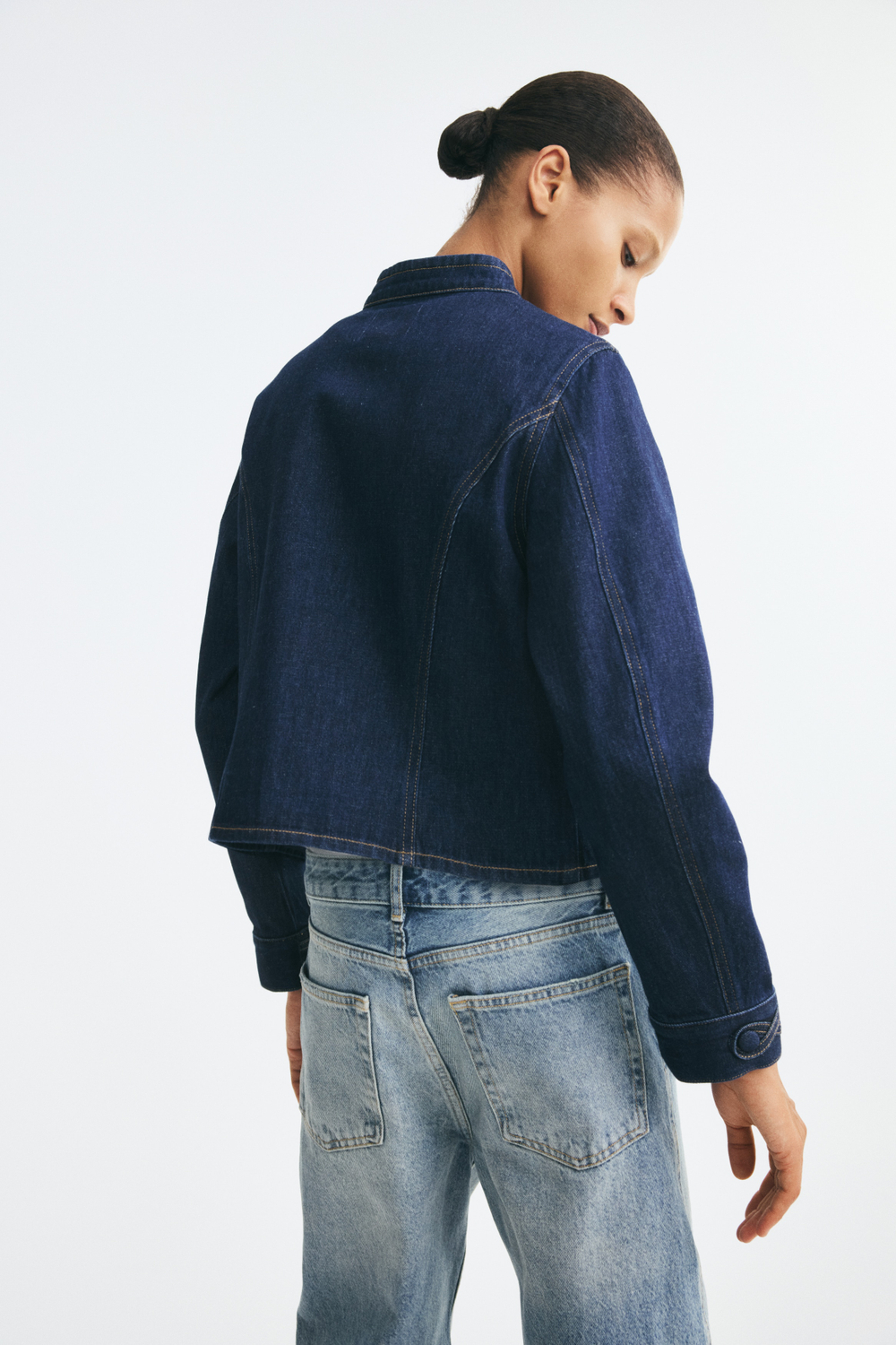 Джинсовая куртка с пуговицами и лентой - H&M