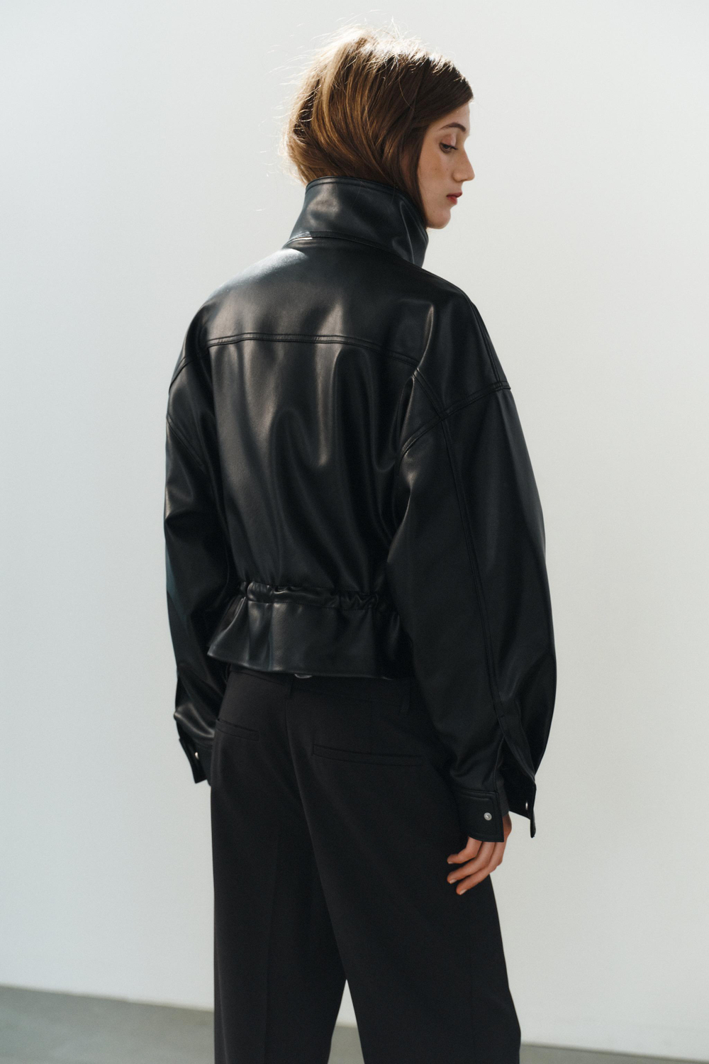 ZARA КУРТКА ИЗ ИСКУССТВЕННОЙ КОЖИ С РЕГУЛИРУЕМОЙ ТАЛИЕЙ, ЧЕРНЫЙ