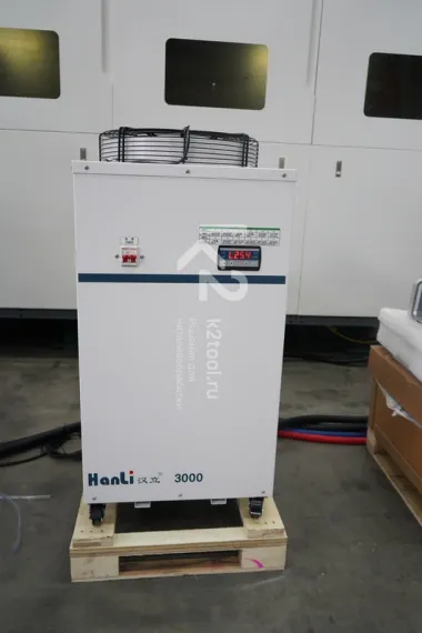 Лазерный станок HGTECH SMART4015PRO с защитной кабиной и сменным столом для резки листов металла
